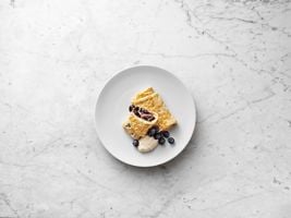 147939_crepes_medblabar_vanilj_grund_Original PNG