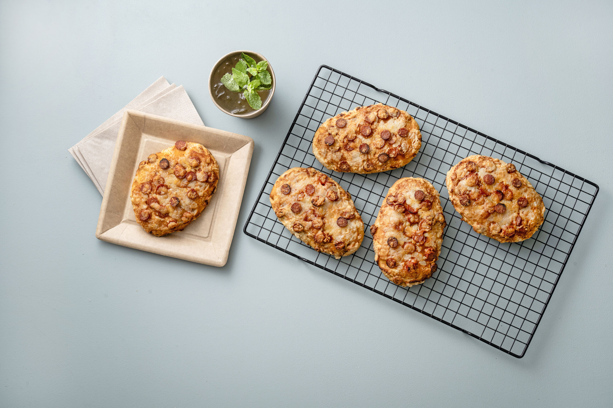 230780 Focaccia Snack Spicy Pepperoni_HIGH