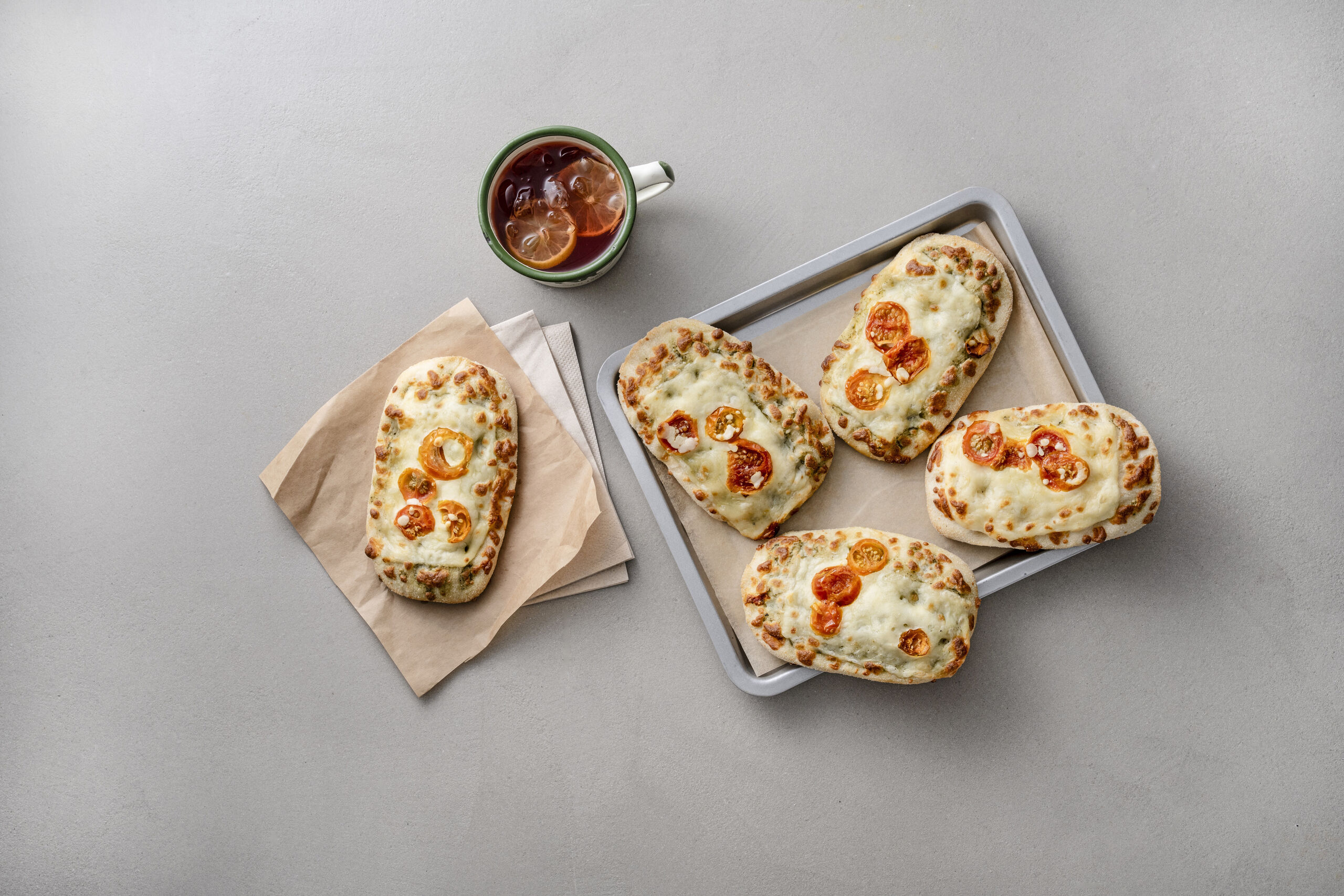 230778 Focaccia Snack Caprese_HIGH