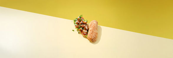229461_USP Mood_Lepinja-120g-long_recept-2-Lepinja-met-Falafel-&-Tahinisaus_LIGGEND_LR