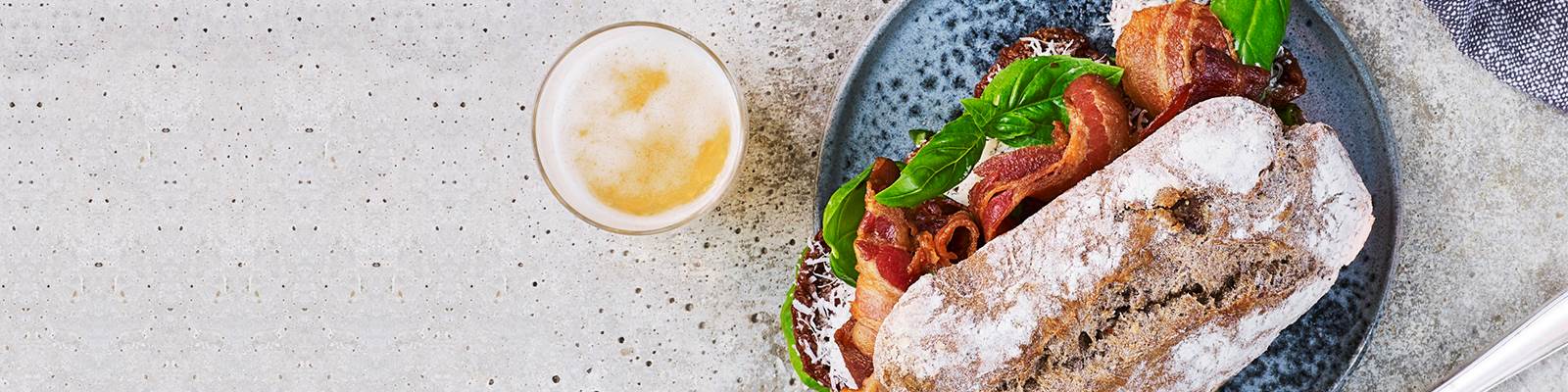 Vale fylld med bacon och soltorkade tomater